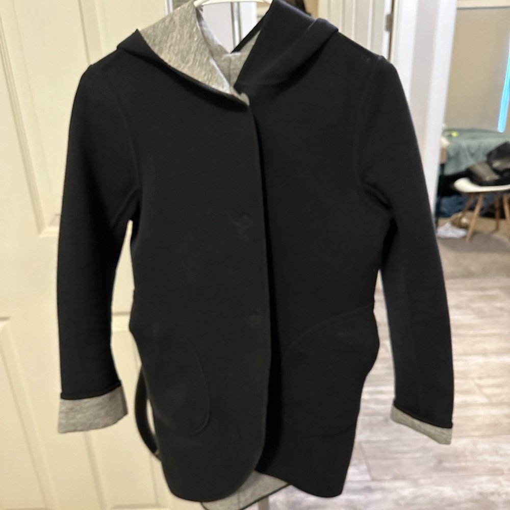 Lululemon black and gray jacket